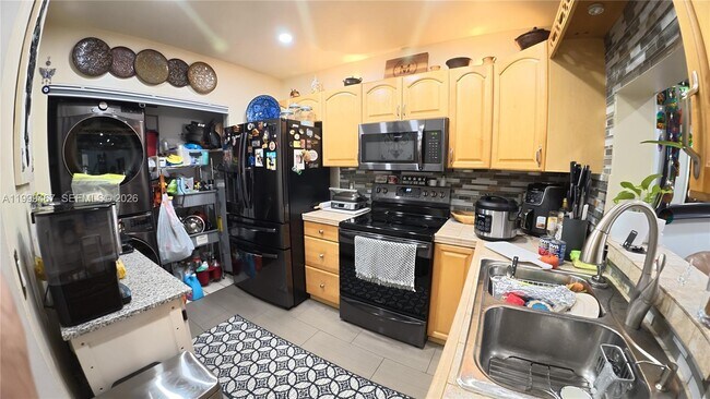 Building Photo - 1871 NW 94th Ave