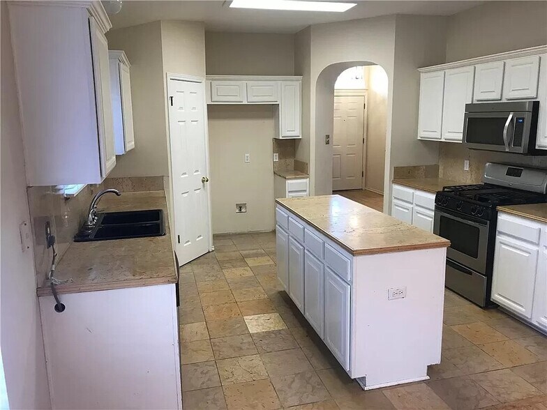 Building Photo - 1204 Machado Rd
