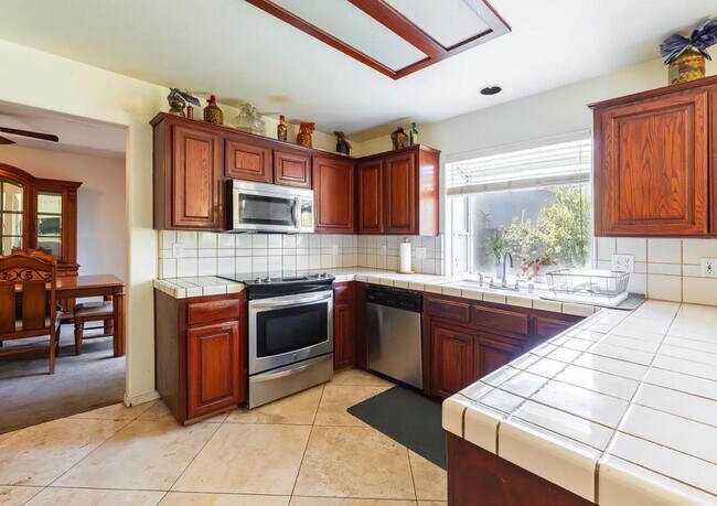 Building Photo - 5742 W Palo Alto Ave