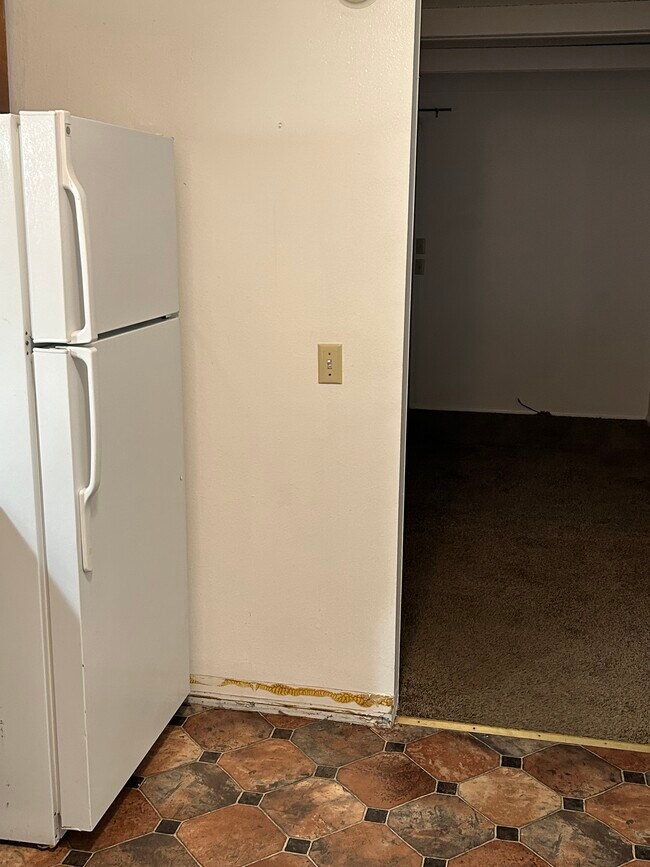 Building Photo - 668 Cedar St