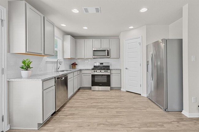 Building Photo - Sorrento Free Standing Home/Condominium - ...
