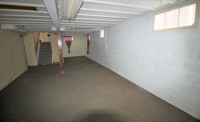 Building Photo - Spacious updated 4 bed 2 bath home in the heart of Rock Island!