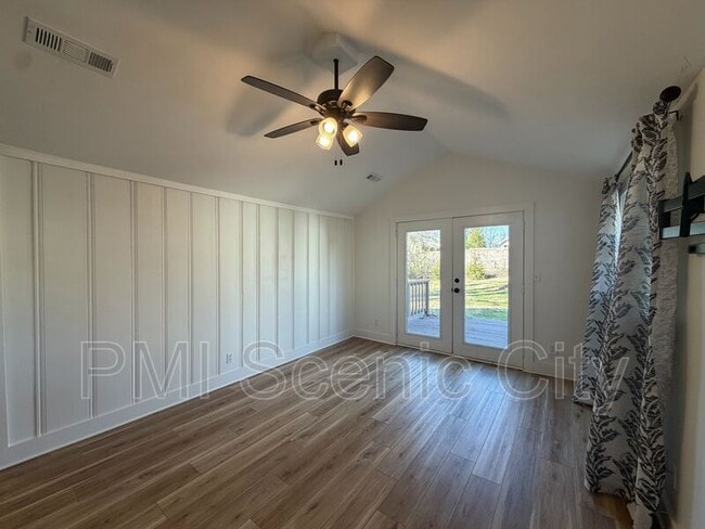 Building Photo - 607 Franklin St