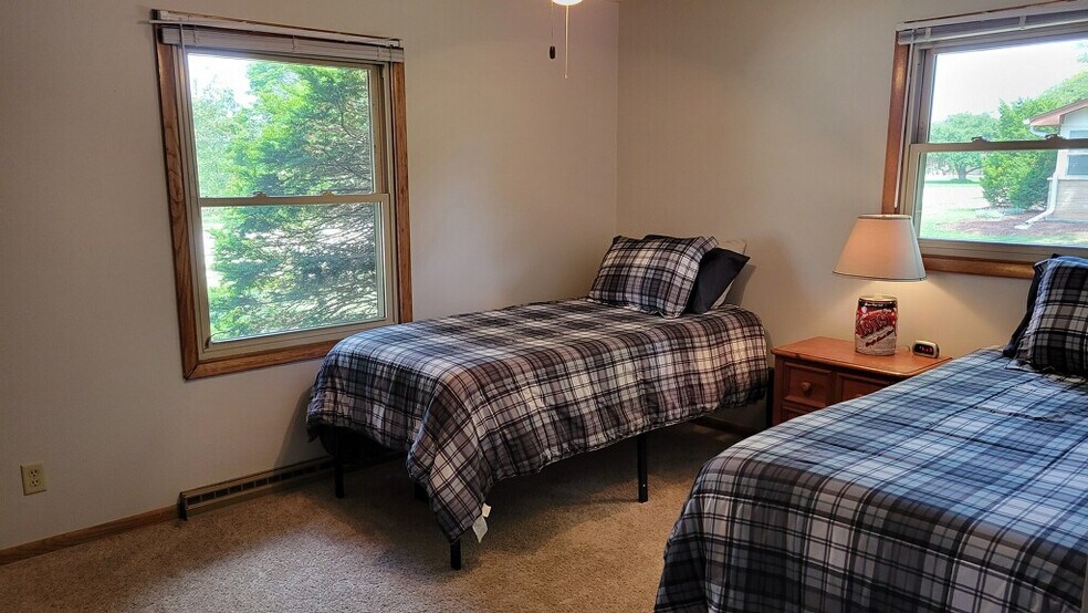 Building Photo - W210N16682 Western Ave