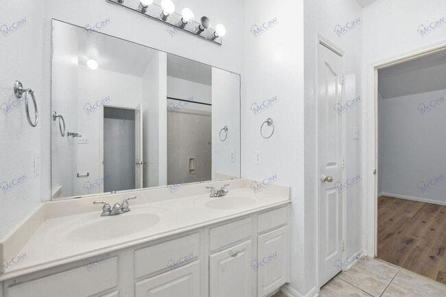 Building Photo - 3833 Tidball Dr