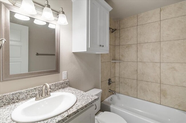 Building Photo - 410 Grove St