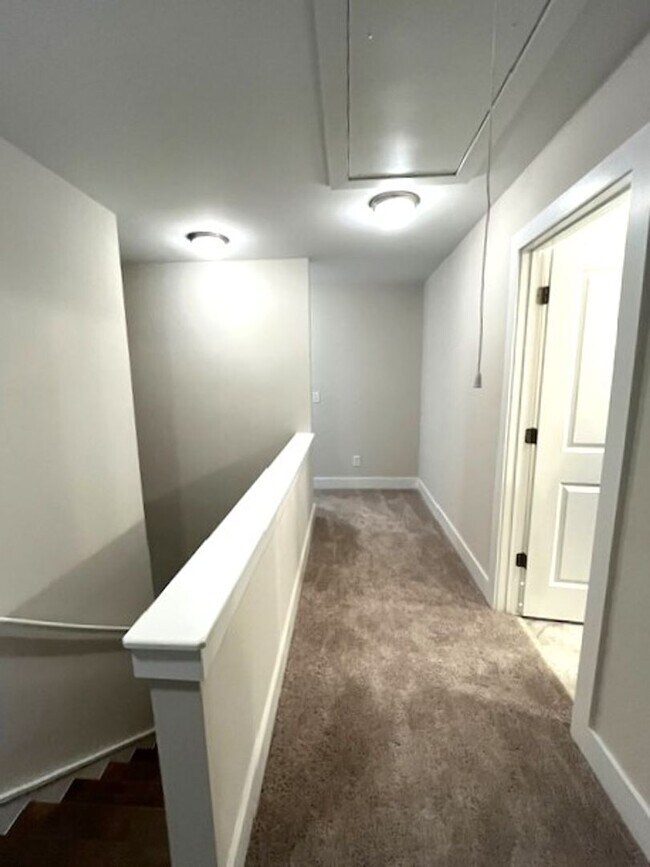 Building Photo - ~~ Charming Townhome w/Bonus Room in Meban...