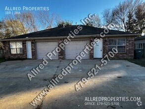 Building Photo - Duplex in Fayetteville!!