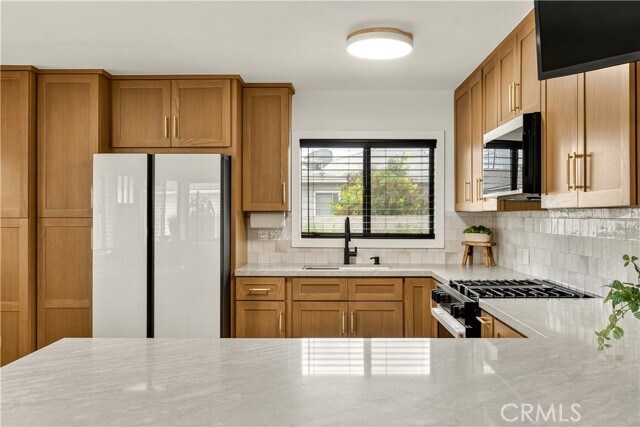 Building Photo - 23813 Catskill Ave