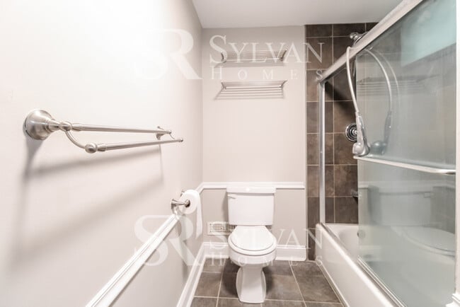 Building Photo - Enjoy living the good life in this 2 bedroom, 1.5 bathroom townhome