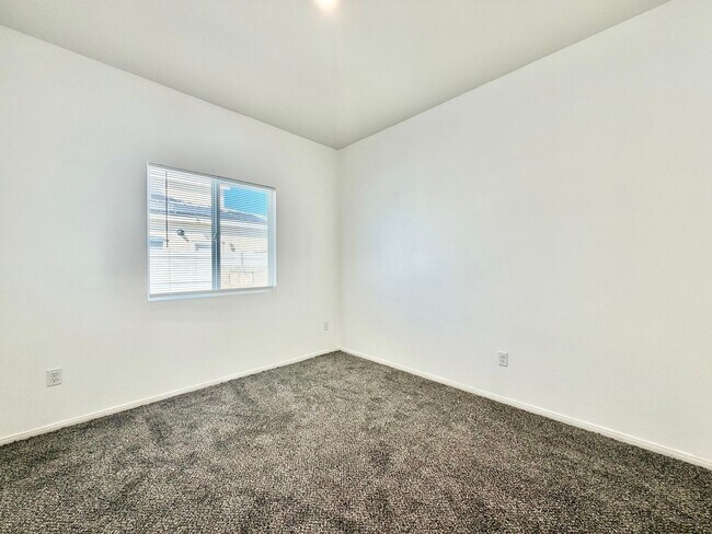 Building Photo - Cul-de-Sac Living in Sagewood | 4 Bed Home with INCLUDED Solar & RV Parking