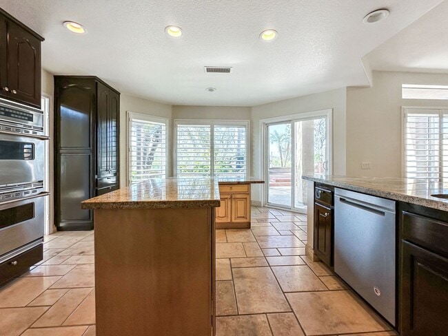 Building Photo - Beautiful Marina Hills Home!