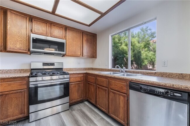 Building Photo - 8644 Trafalgar Dr