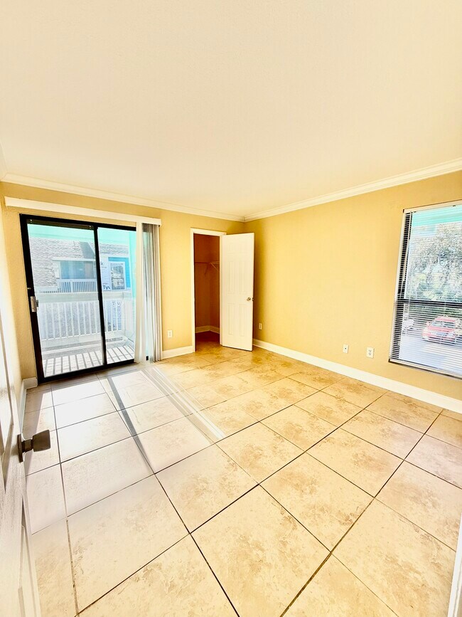 Building Photo - 455 Alt 19