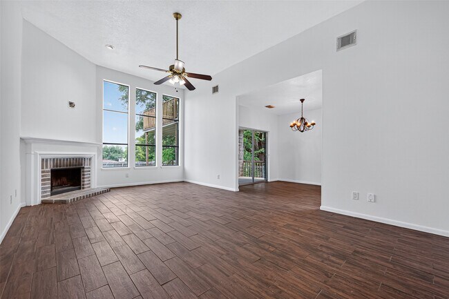 Building Photo - 319 Fantasy Ln