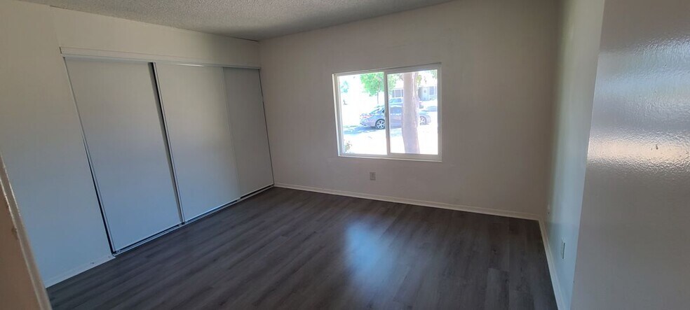 Building Photo - 421 Royal Cir