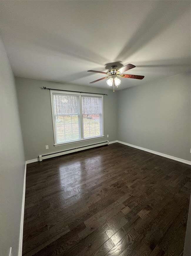Building Photo - 26 Sallys Ln