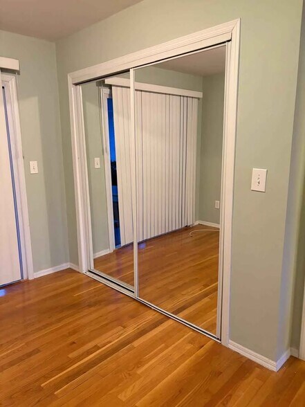 Building Photo - 402 Pleasantview Ct