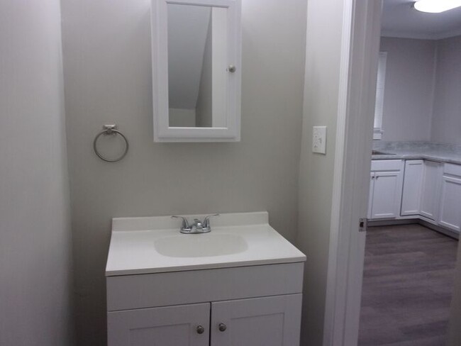 Building Photo - Renovated 2 Bedroom 1 1/2 Bath Townhome - ...