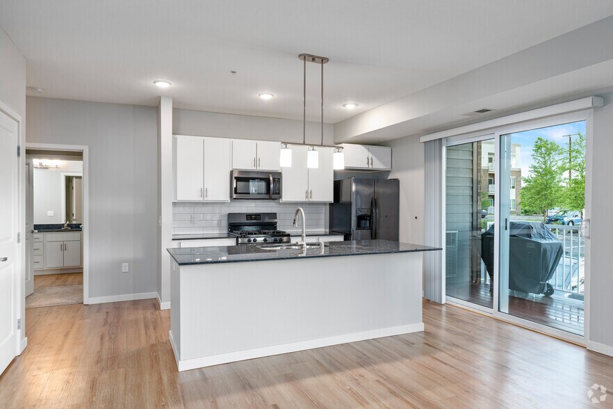 2BR,2BA - 1215SF - Kitchen - Heights of Mendota Apartments