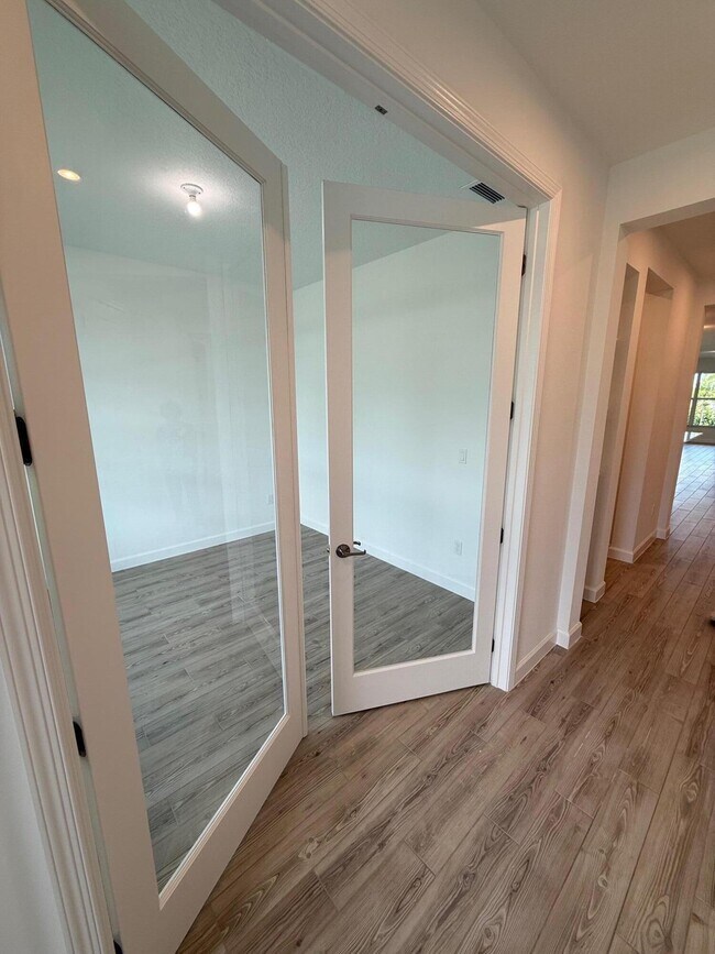 Building Photo - 9555 SW Indra Wy