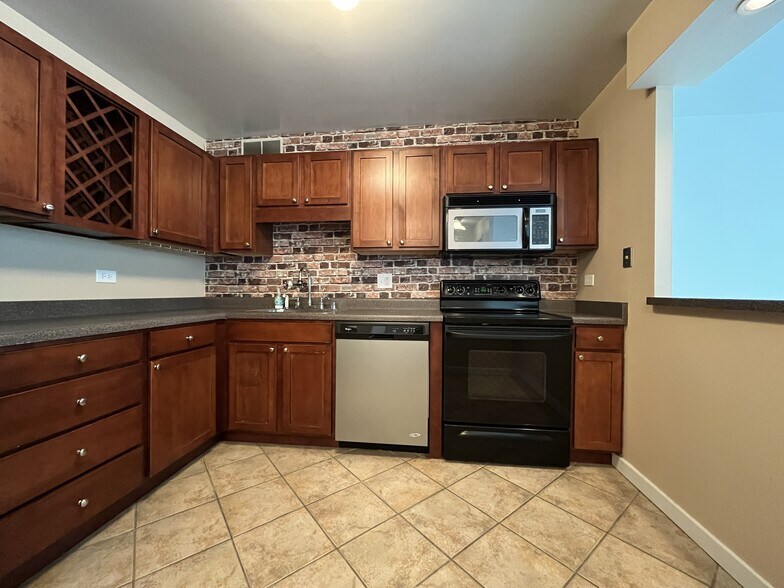 Kitchen - 211 E Ohio St