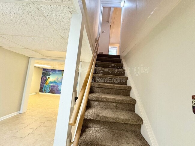 Building Photo - 435 Sherwood Rd