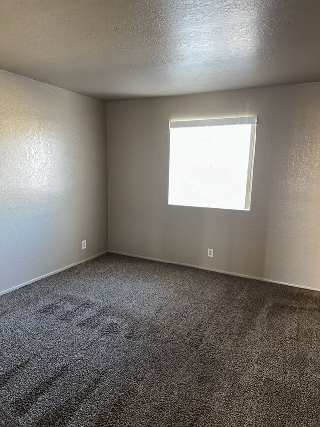 Building Photo - Unfurnished Full Time Home