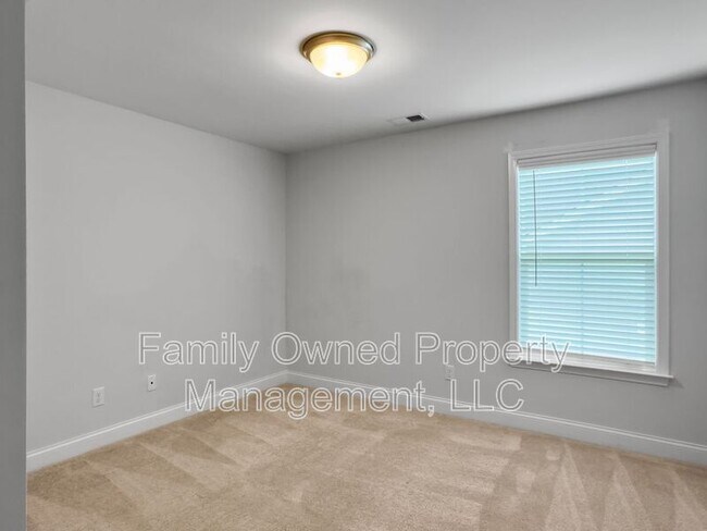 Building Photo - 302 Red Leaf Blvd