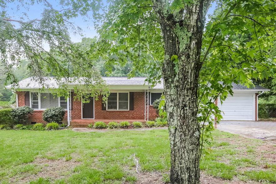 Building Photo - 125 Pinevale Dr