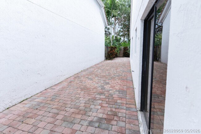 Building Photo - 21712 Wapford Way