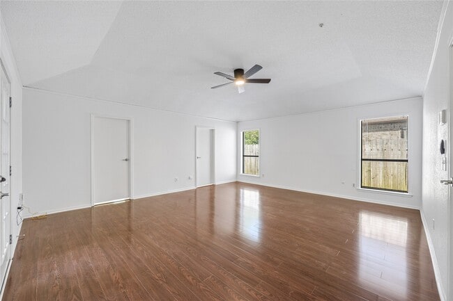 Building Photo - 11906 Pepperdine Ln