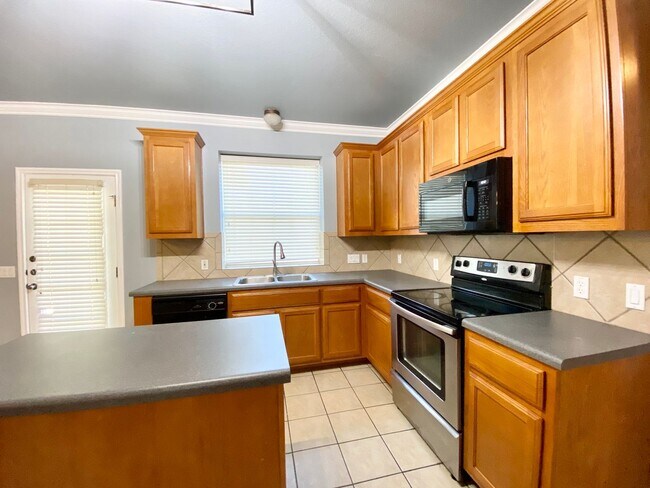 Building Photo - 20412 Farm Pond Ln