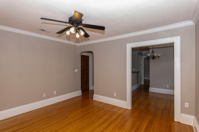 Building Photo - Charming Downtown Orlando 1/1 Corner Condo Near Lake Eola!