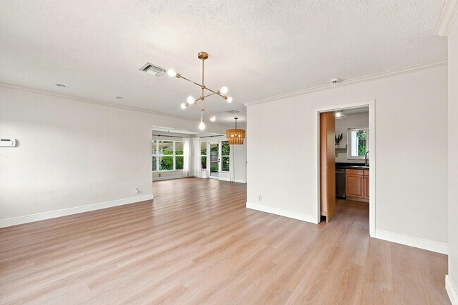 Building Photo - 351 SW 13th St