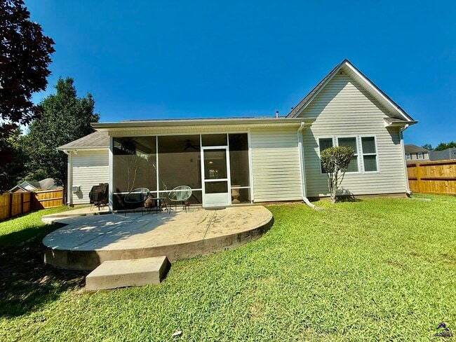 Building Photo - 227 Hearthwood Dr