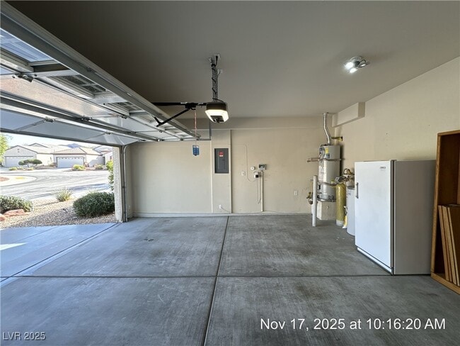 Building Photo - 2335 Meteor Shower St