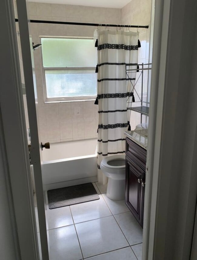 Building Photo - 7926 Avenal Loop