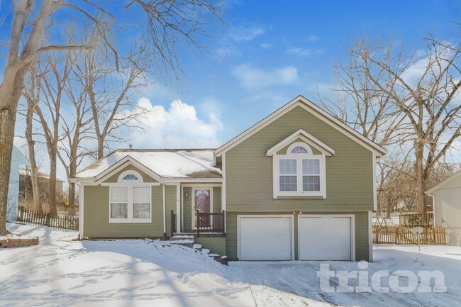 Building Photo - 327 Shenandoah Dr