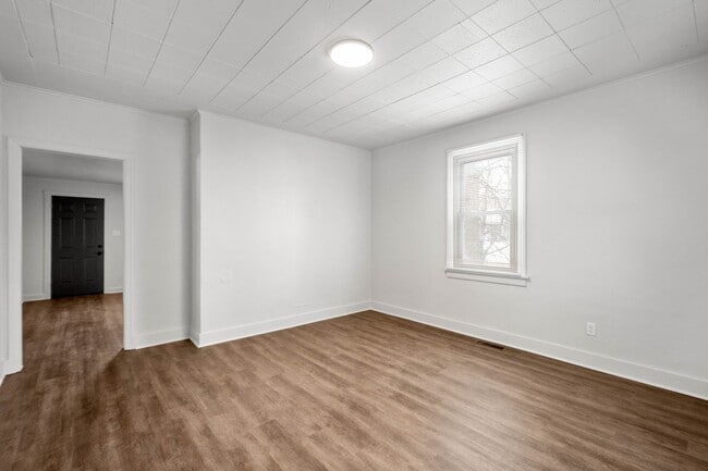 Building Photo - Stunning 3 bedroom home in Brookline available July 1!