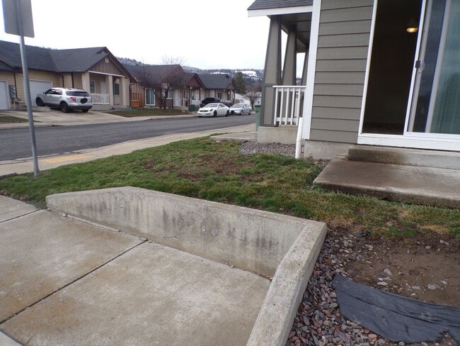 Building Photo - 2207 Jakob Ave