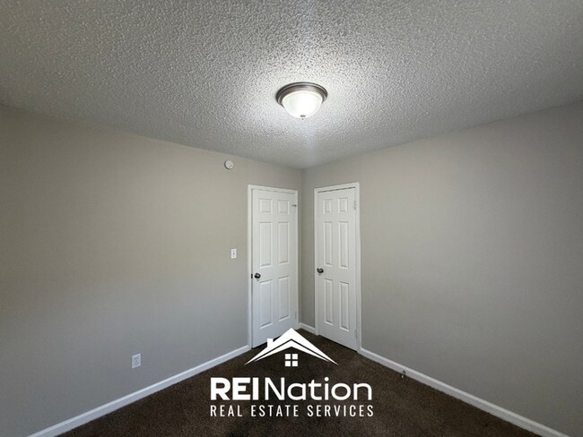 Building Photo - ACT FAST! 3BR/2BA in Birmingham | Vaulted Ceilings & Fireplace | 2-Car Garage!