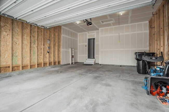 Building Photo - Upgraded Ranch Home in Lake of the Rockies...