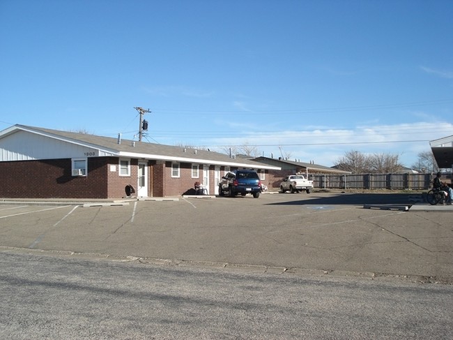 Building Photo - Kirkland & Gregory Drive Apartments