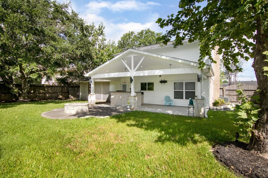 Building Photo - 255 E Castle Harbour Dr