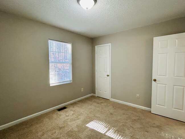 Building Photo - 304 Poplar St