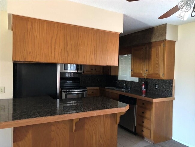 Building Photo - 2500 E Sweetbriar Dr