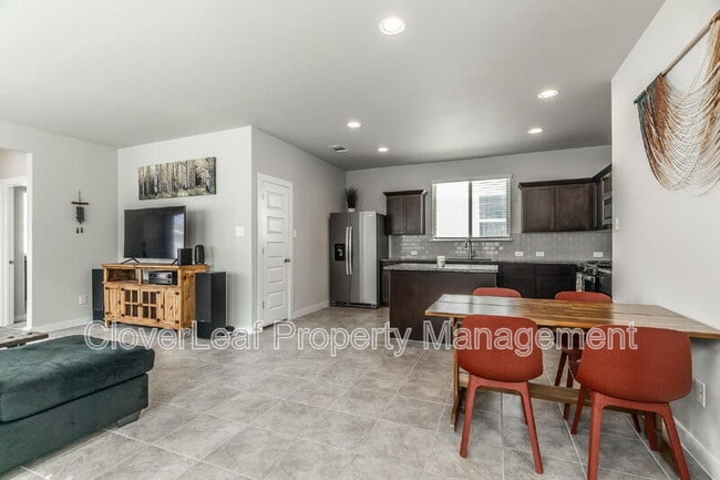 Building Photo - 412 Hortus Dr