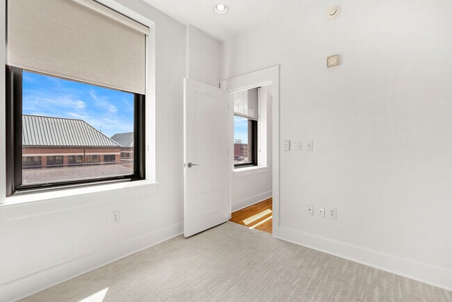 Building Photo - 531 S Gay St