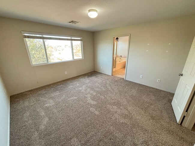 Building Photo - Gorgeous 3bed / 2.5bath home in the Silverstone Ranch community!